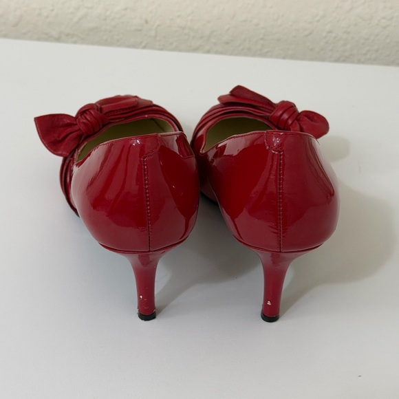 Nine West Red Shiny Patent Leather Pointed Toe Heels With Bow Christmas Pumps 🎄 - Picture 4 of 10
